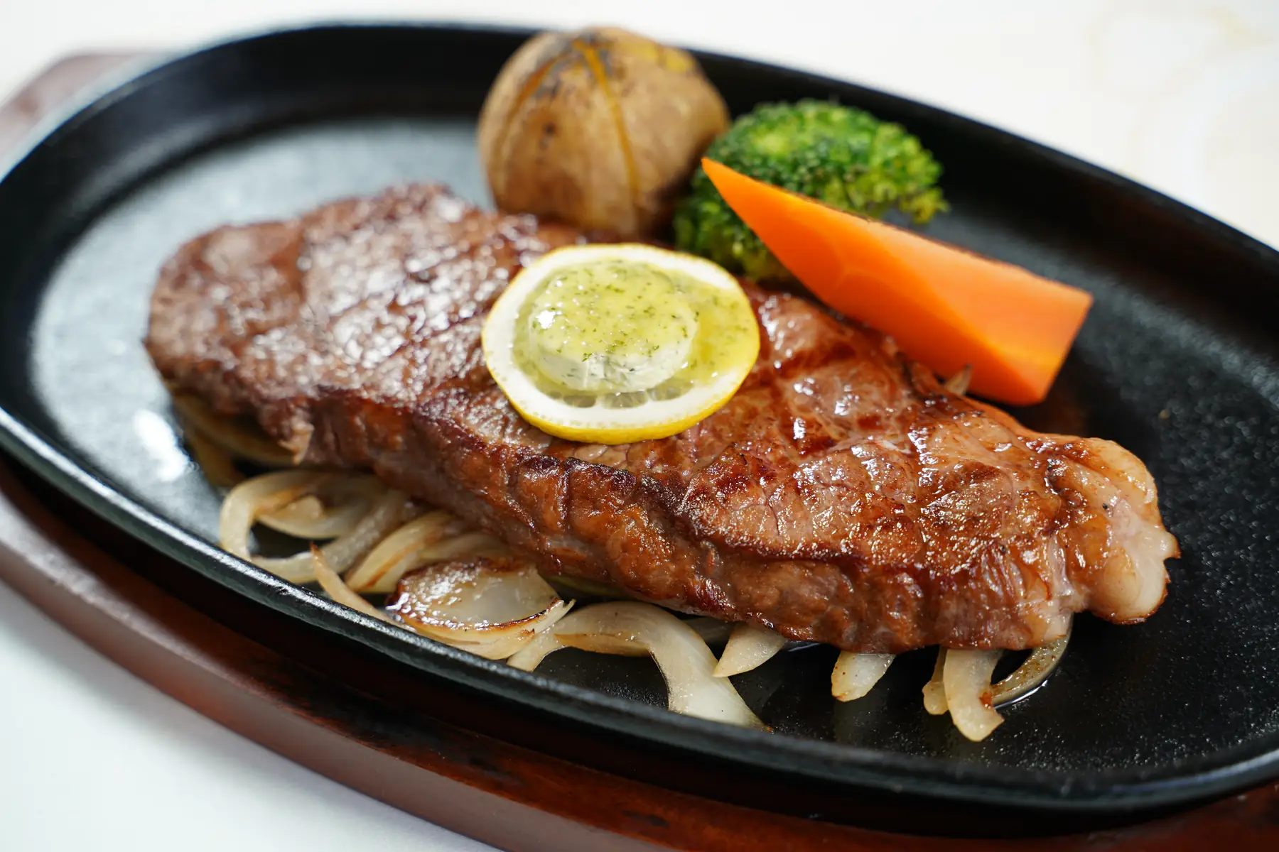 レストランバンカーのステーキ。